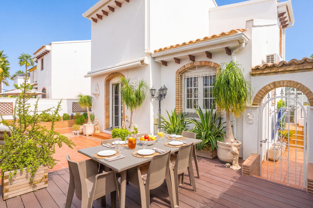 For sale - 3 Bedroom 2 Bathroom House - Detached Villa in Orihuela - Los Dolses  - Alicante