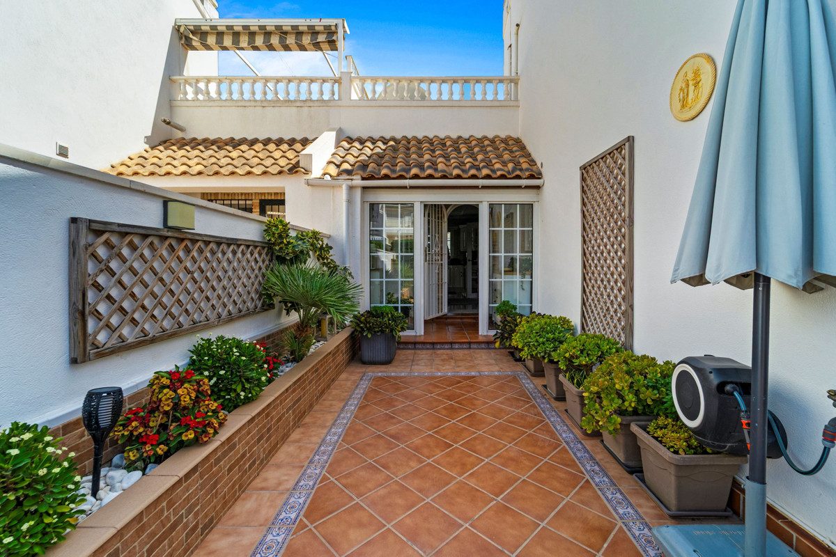 For sale - 3 Bedroom 2 Bathroom House - Detached Villa in Orihuela - Los Dolses  - Alicante