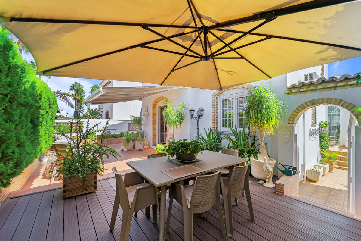 For sale - 3 Bedroom 2 Bathroom House - Detached Villa in Orihuela - Los Dolses  - Alicante