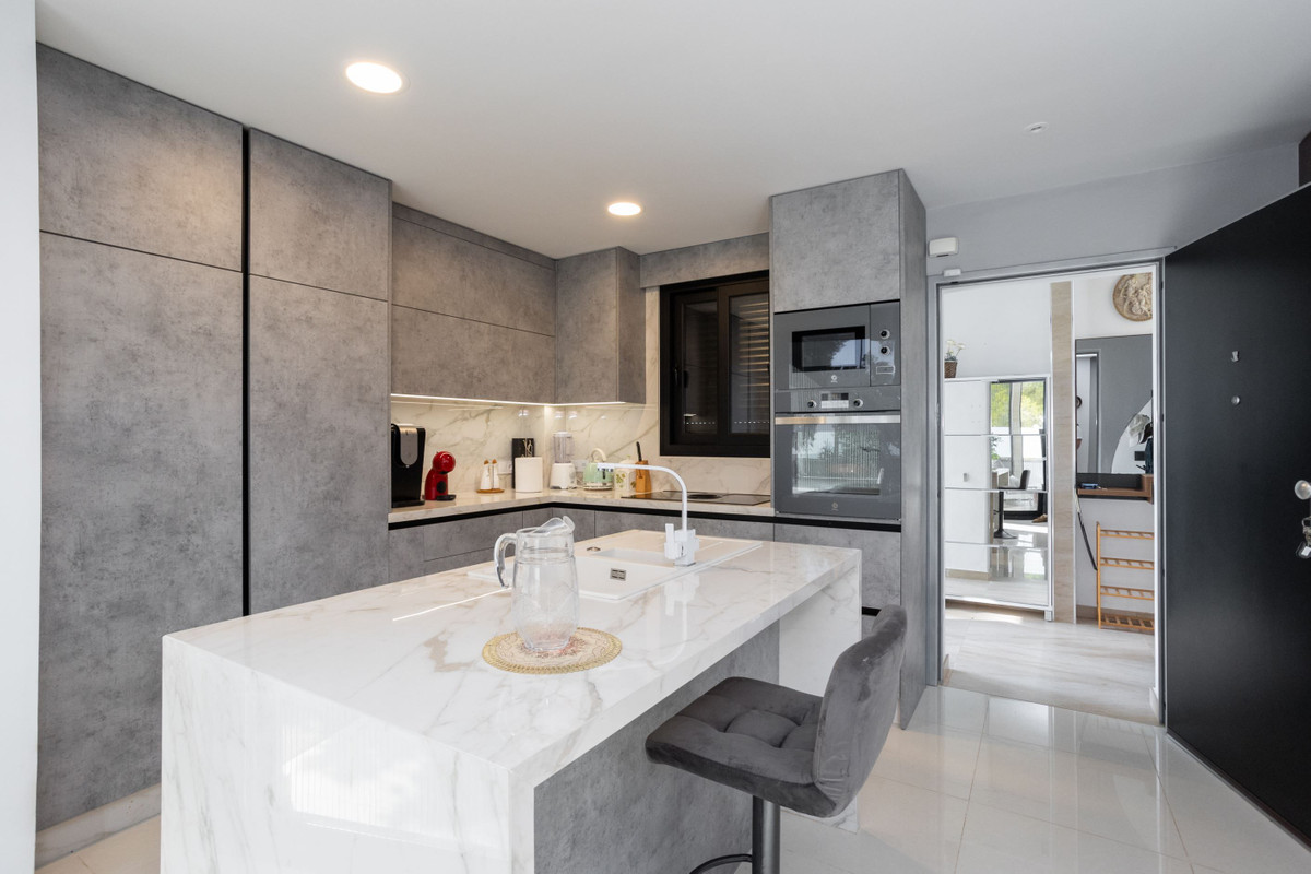 For sale - 3 Bedroom 4 Bathroom House - Detached Villa in Orihuela - Villamartin  - Alicante