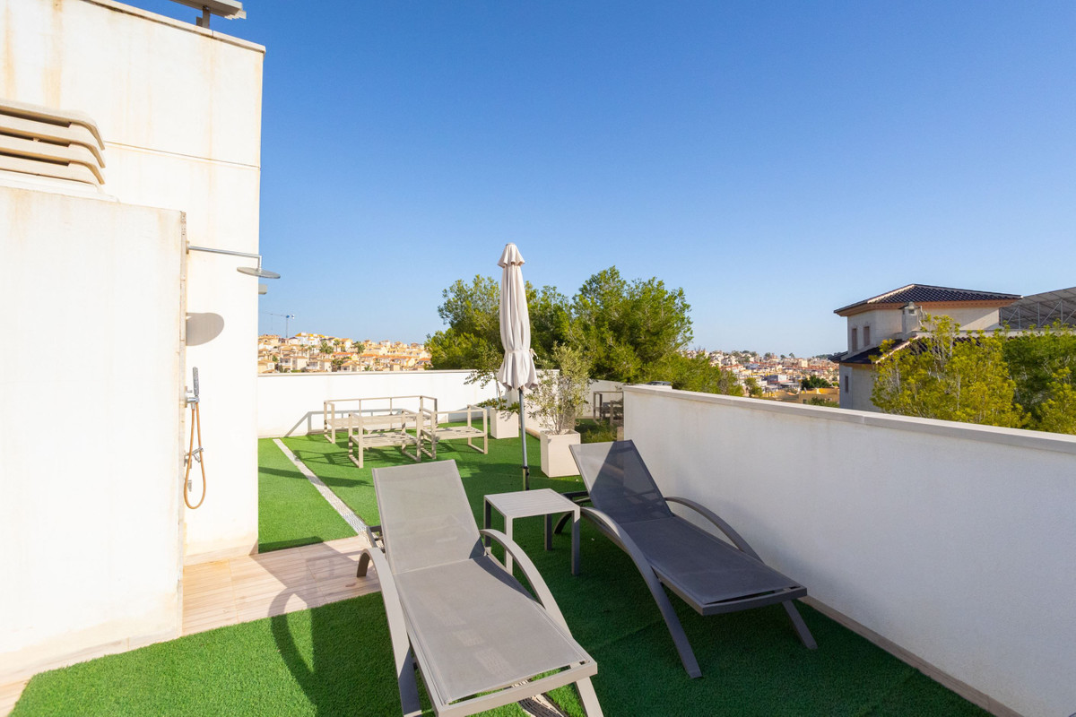 For sale - 3 Bedroom 4 Bathroom House - Detached Villa in Orihuela - Villamartin  - Alicante