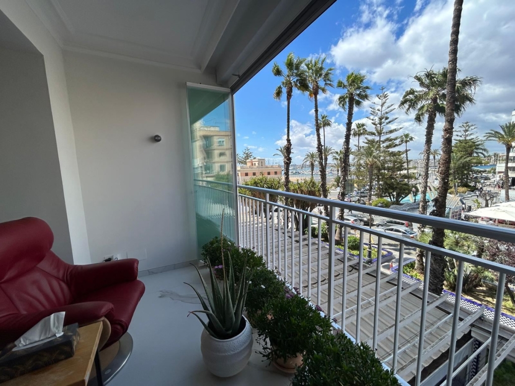 3 Bedroom 2 Bathroom Apartment - Middle Floor Apartment in Torrevieja