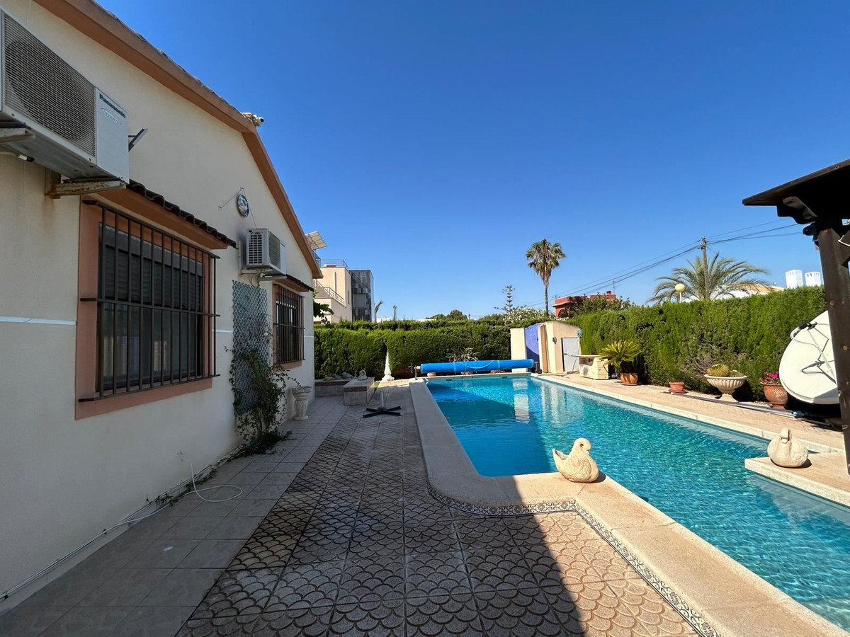For sale - 3 Bedroom 3 Bathroom House - Detached Villa in Orihuela - Cabo Roig  - Alicante