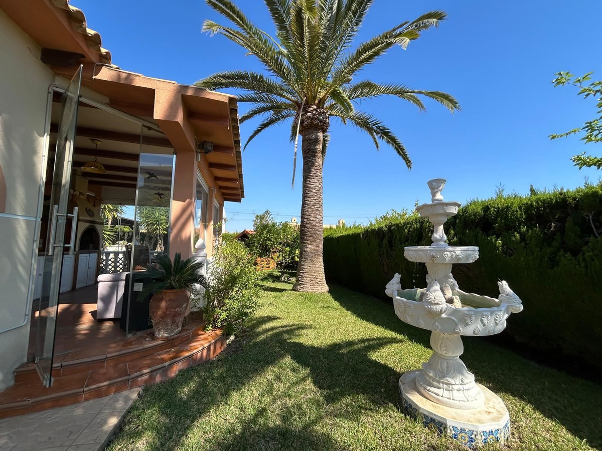 For sale - 3 Bedroom 3 Bathroom House - Detached Villa in Orihuela - Cabo Roig  - Alicante