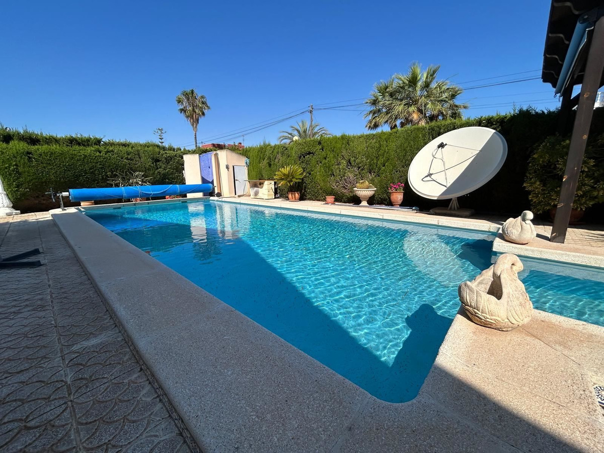 For sale - 3 Bedroom 3 Bathroom House - Detached Villa in Orihuela - Cabo Roig  - Alicante
