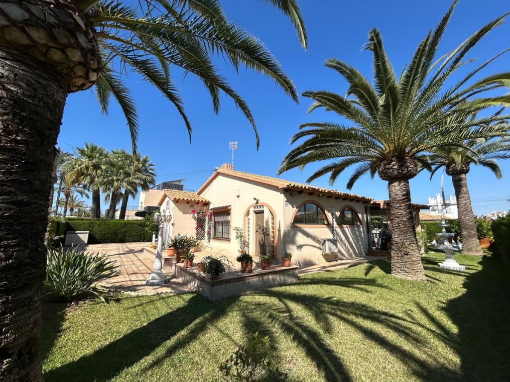 3 Bedroom 3 Bathroom House - Detached Villa in Orihuela