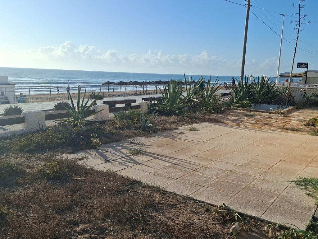 For sale - 3 Bedroom 1 Bathroom House - Townhouse in Torrevieja - Torrevieja Centro  - Alicante