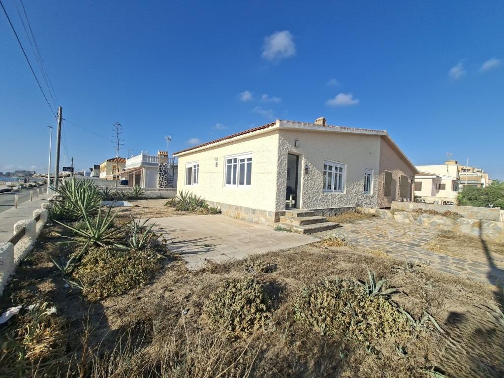 For sale - 3 Bedroom 1 Bathroom House - Townhouse in Torrevieja - Torrevieja Centro  - Alicante