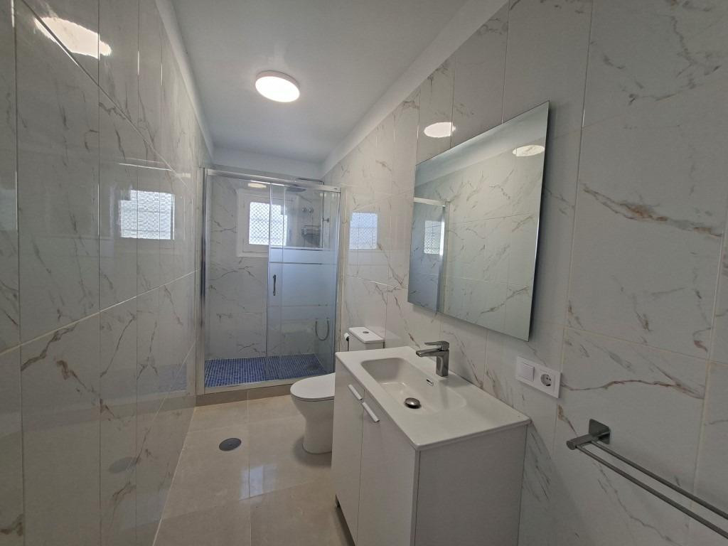 For sale - 3 Bedroom 1 Bathroom House - Townhouse in Torrevieja - Torrevieja Centro  - Alicante