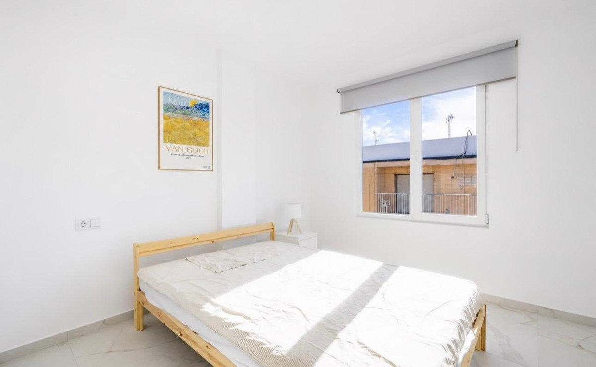For sale - 3 Bedroom 2 Bathroom Apartment - Middle Floor Apartment in Torrevieja - Torrevieja Centro  - Alicante
