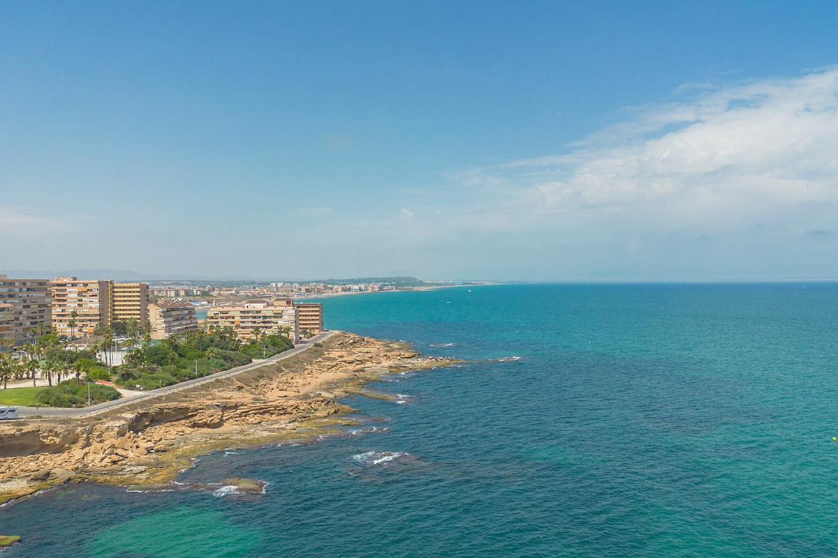 For sale - 3 Bedroom 2 Bathroom House - Townhouse in Torrevieja - La Mata  - Alicante