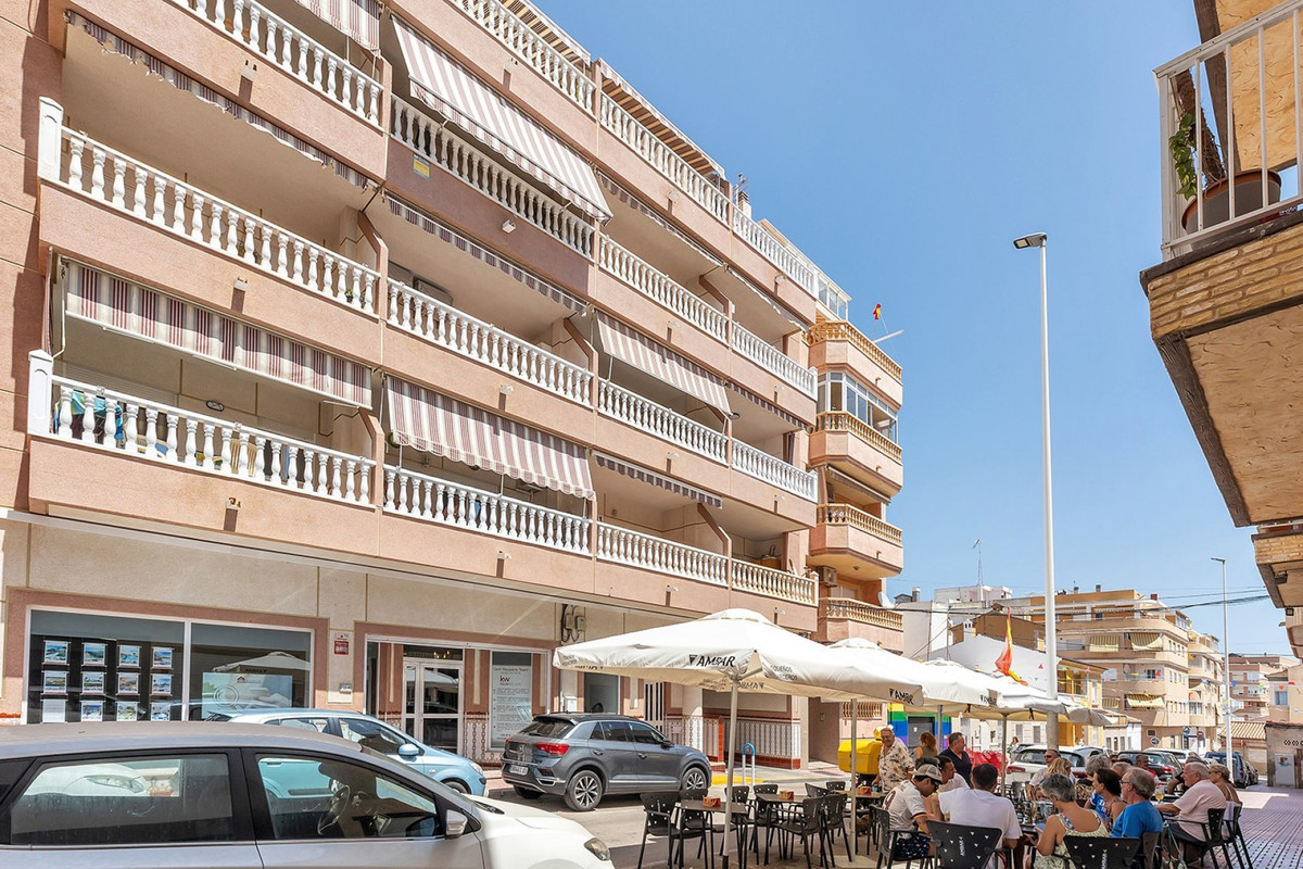 For sale - 2 Bedroom 2 Bathroom Apartment - Middle Floor Apartment in Torrevieja - La Mata  - Alicante