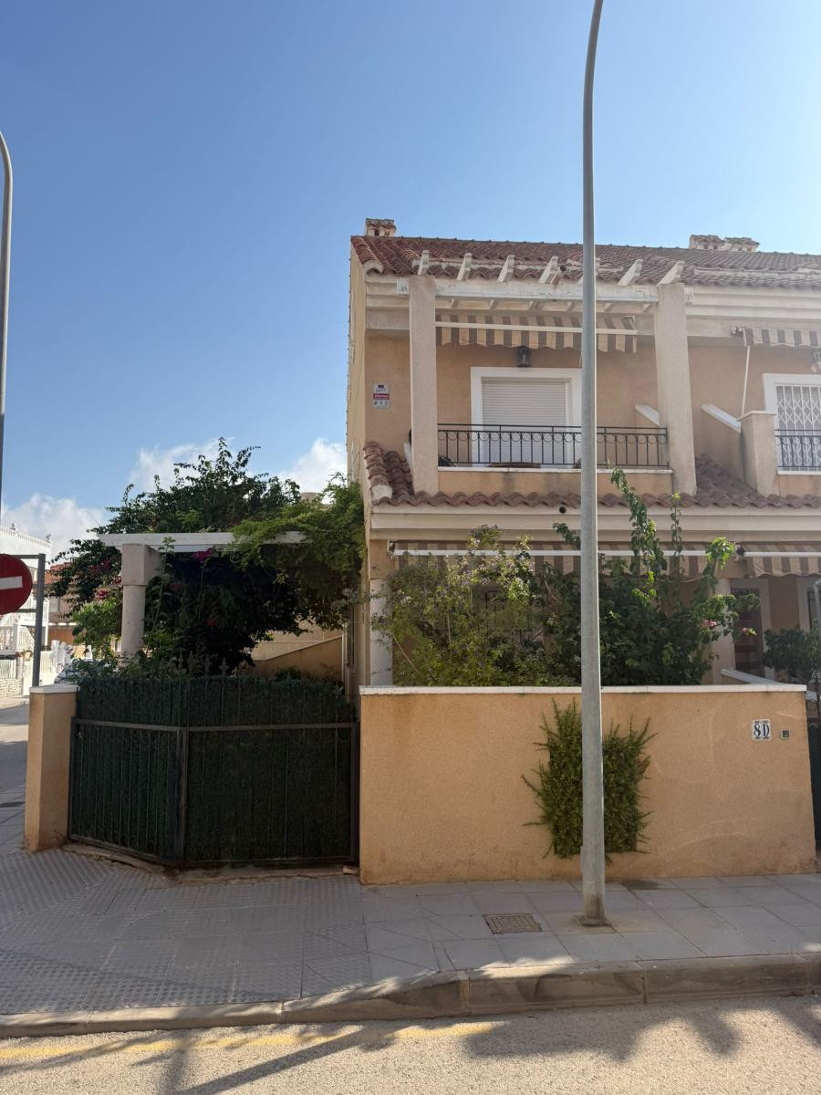 For sale - 4 Bedroom 3 Bathroom House - Townhouse in Pilar de la Horadada - Torre de la Horadada  - Alicante