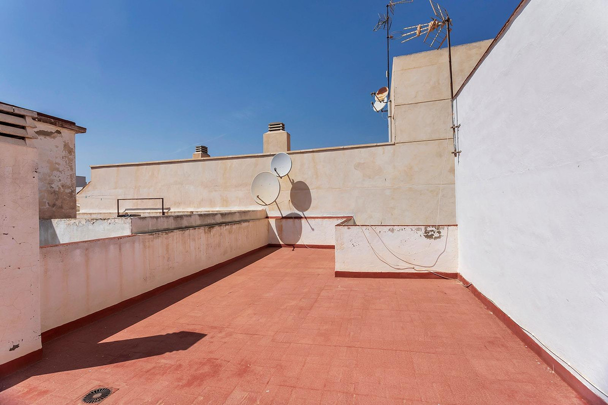 For sale - 3 Bedroom 1 Bathroom Apartment - Middle Floor Apartment in Torrevieja - Playa de los Locos  - Alicante