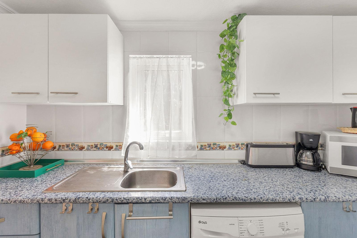 For sale - 4 Bedroom 3 Bathroom House - Detached Villa in Torrevieja - Torrevieja Centro  - Alicante