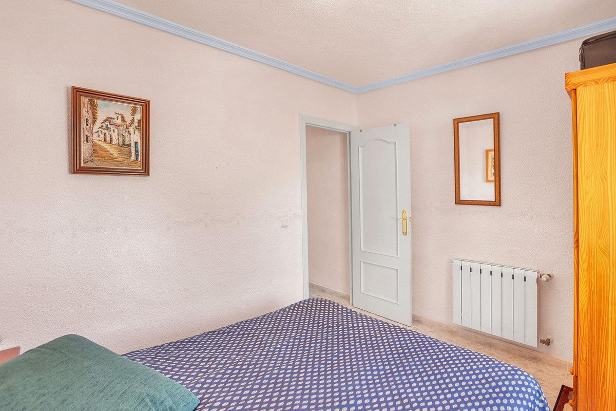 For sale - 4 Bedroom 3 Bathroom House - Detached Villa in Torrevieja - Torrevieja Centro  - Alicante