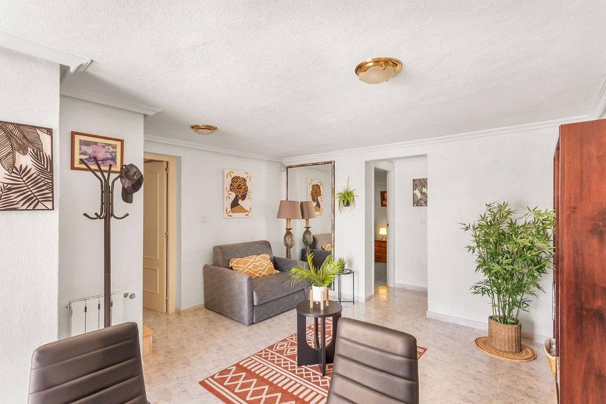 For sale - 4 Bedroom 3 Bathroom House - Detached Villa in Torrevieja - Torrevieja Centro  - Alicante