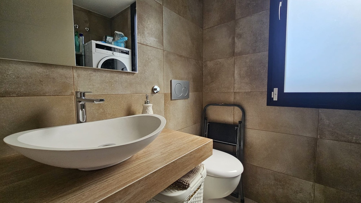 For sale - 6 Bedroom 4 Bathroom House - Detached Villa in Orihuela - Villamartin  - Alicante