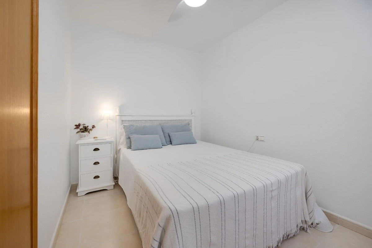 For sale - 3 Bedroom 2 Bathroom Apartment - Penthouse in Torrevieja - Torrevieja Centro  - Alicante