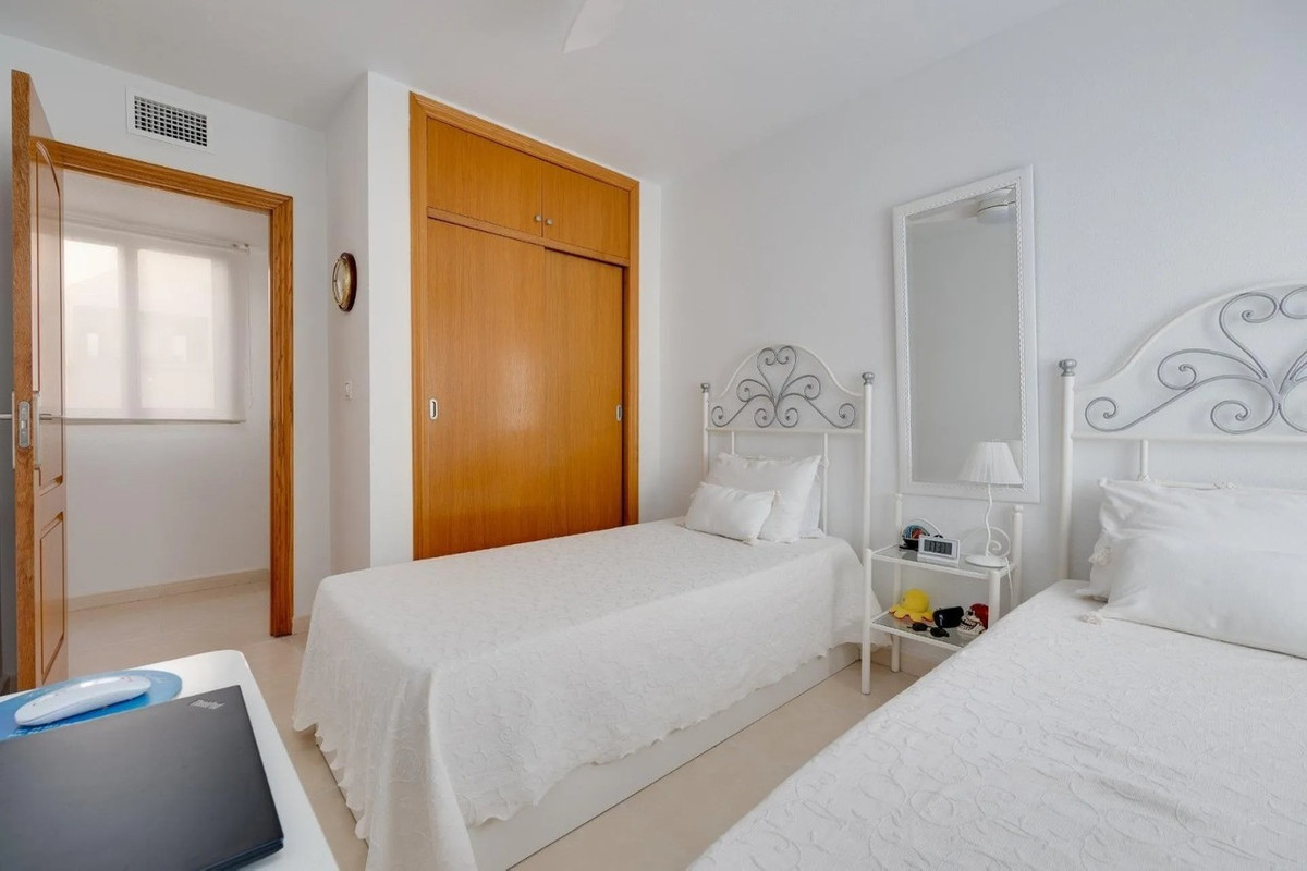 For sale - 3 Bedroom 2 Bathroom Apartment - Penthouse in Torrevieja - Torrevieja Centro  - Alicante
