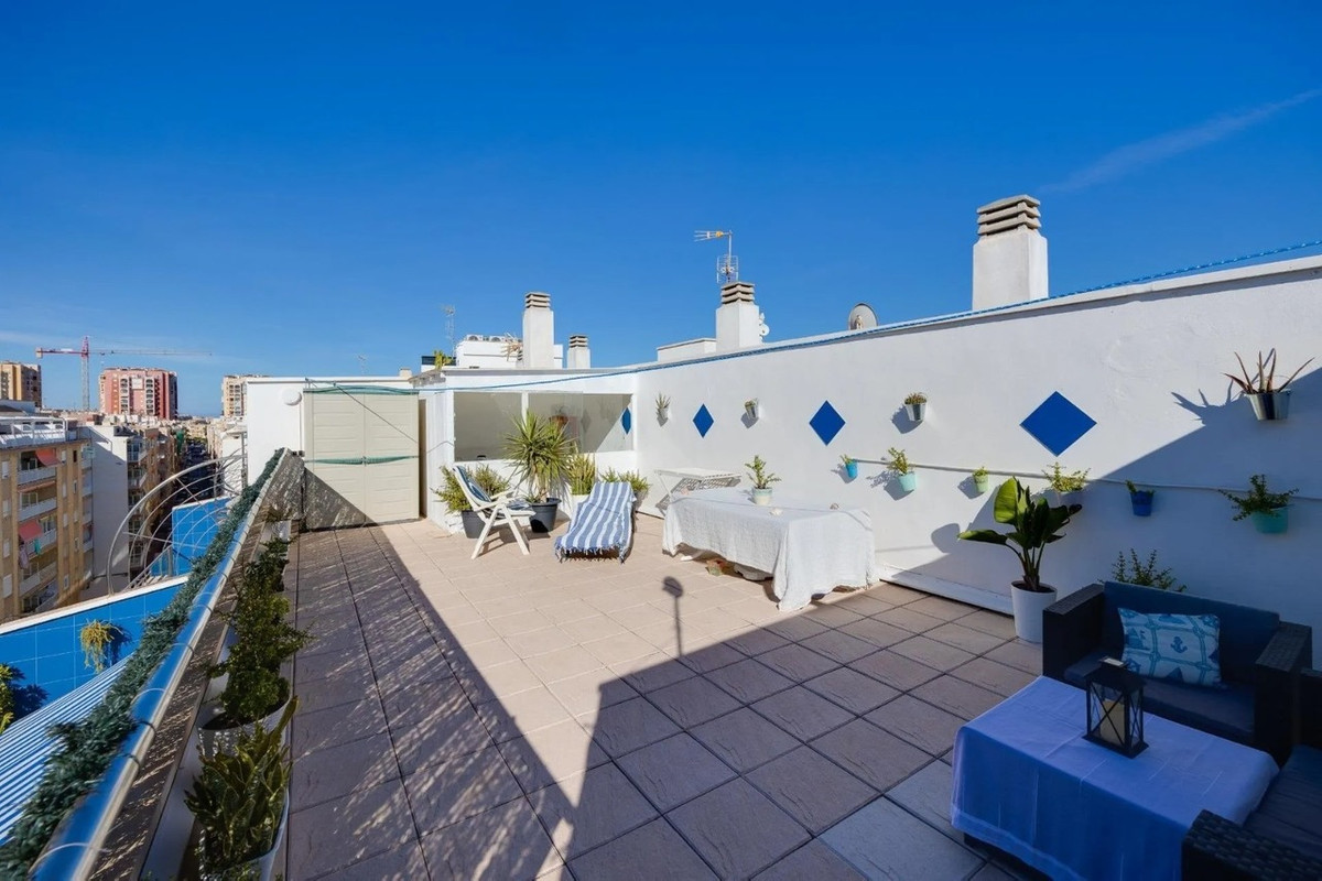For sale - 3 Bedroom 2 Bathroom Apartment - Penthouse in Torrevieja - Torrevieja Centro  - Alicante