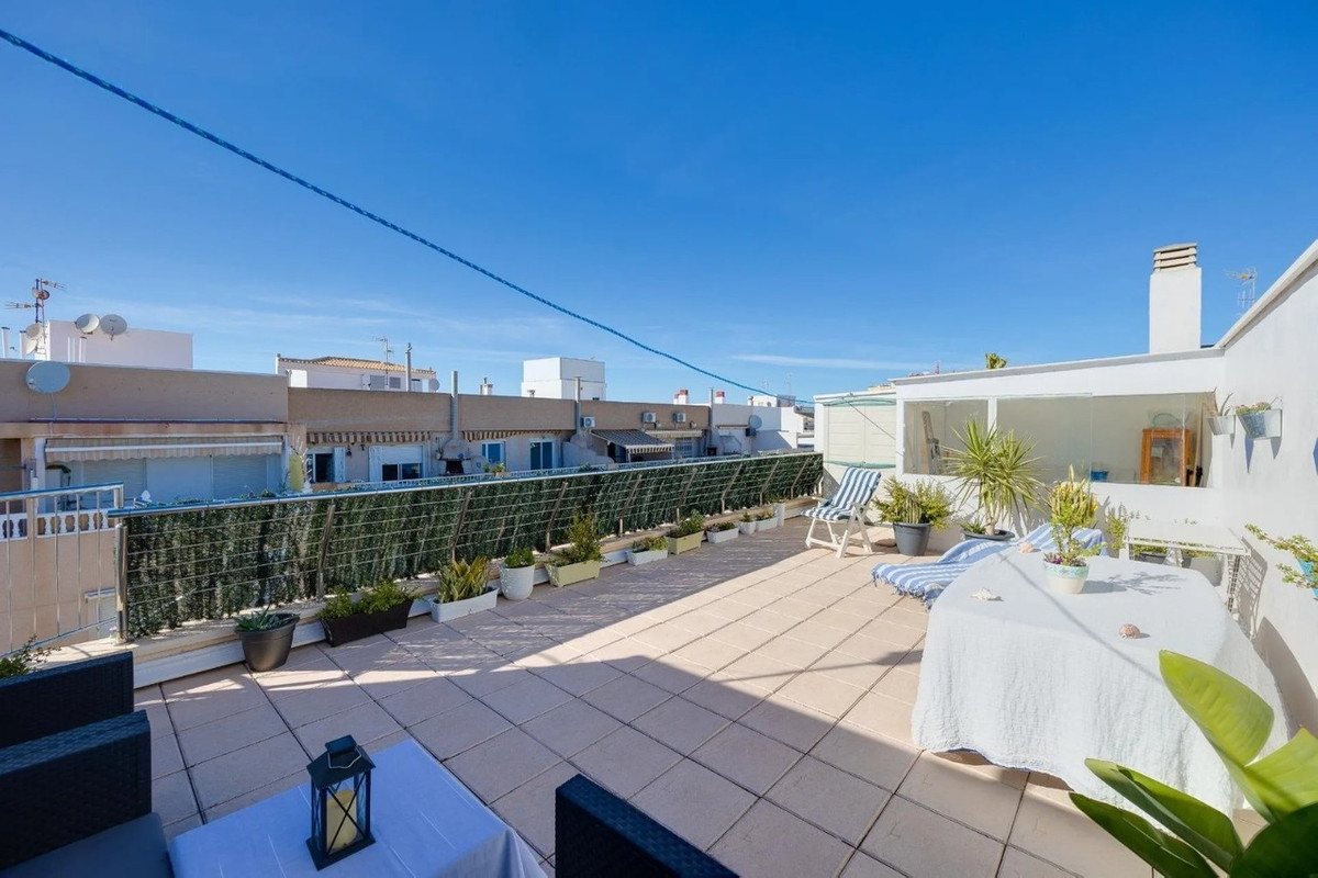 For sale - 3 Bedroom 2 Bathroom Apartment - Penthouse in Torrevieja - Torrevieja Centro  - Alicante