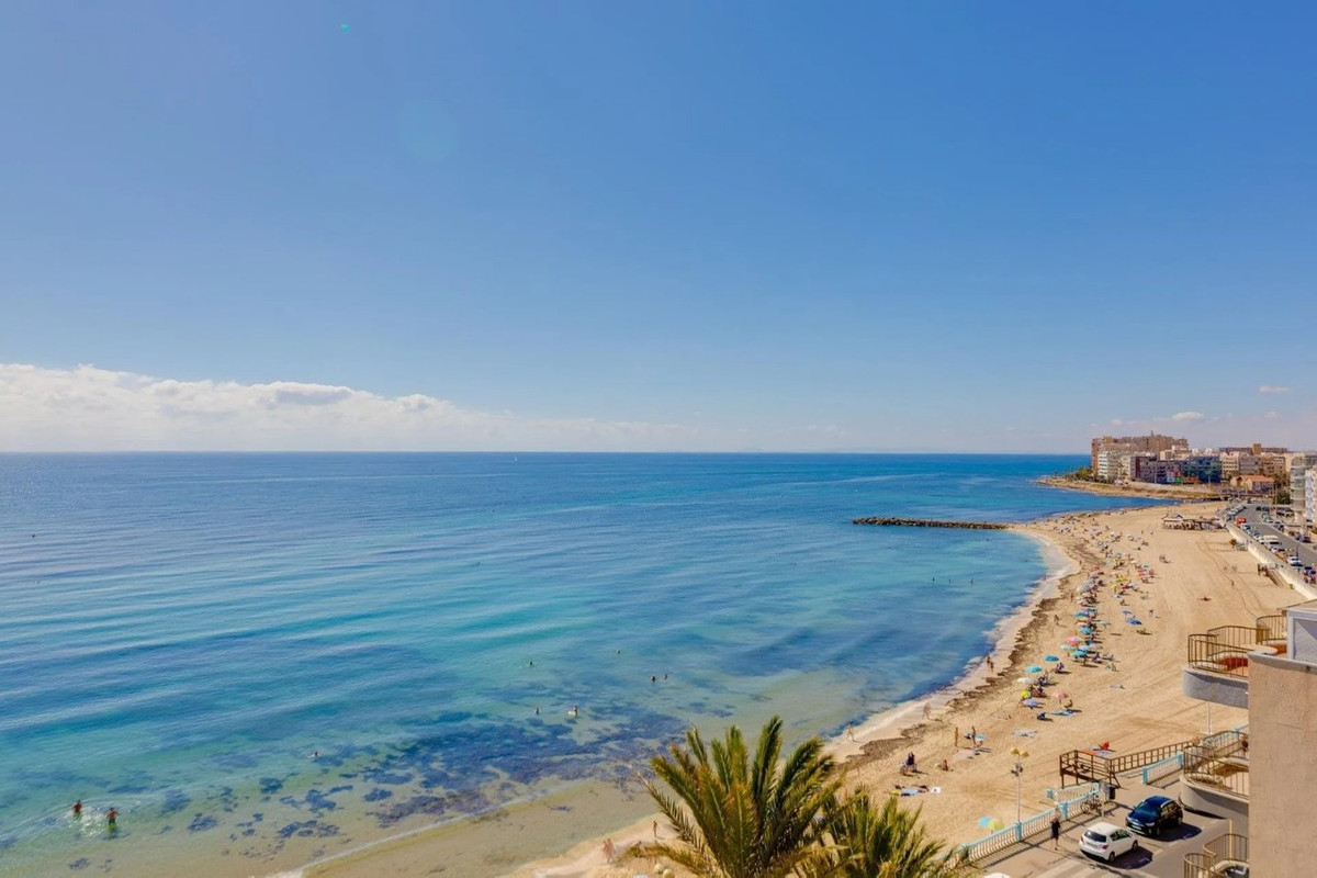For sale - 3 Bedroom 2 Bathroom Apartment - Penthouse in Torrevieja - Torrevieja Centro  - Alicante