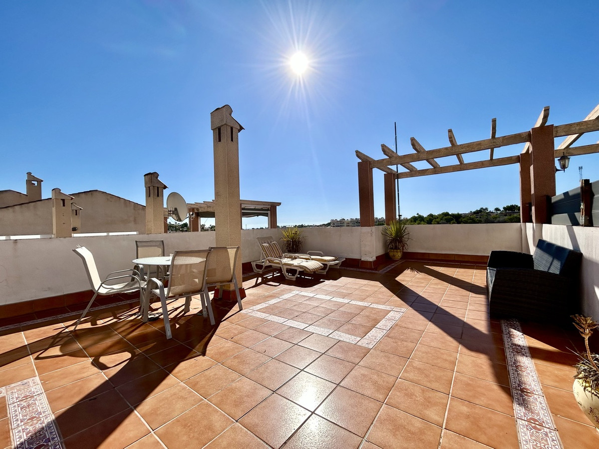 For sale - 2 Bedroom 1 Bathroom Penthouse Apartment in Villamartin - Villamartin  - Alicante