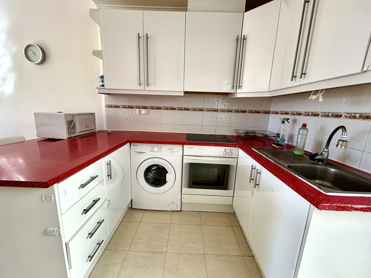 For sale - 2 Bedroom 1 Bathroom Penthouse Apartment in Villamartin - Villamartin  - Alicante