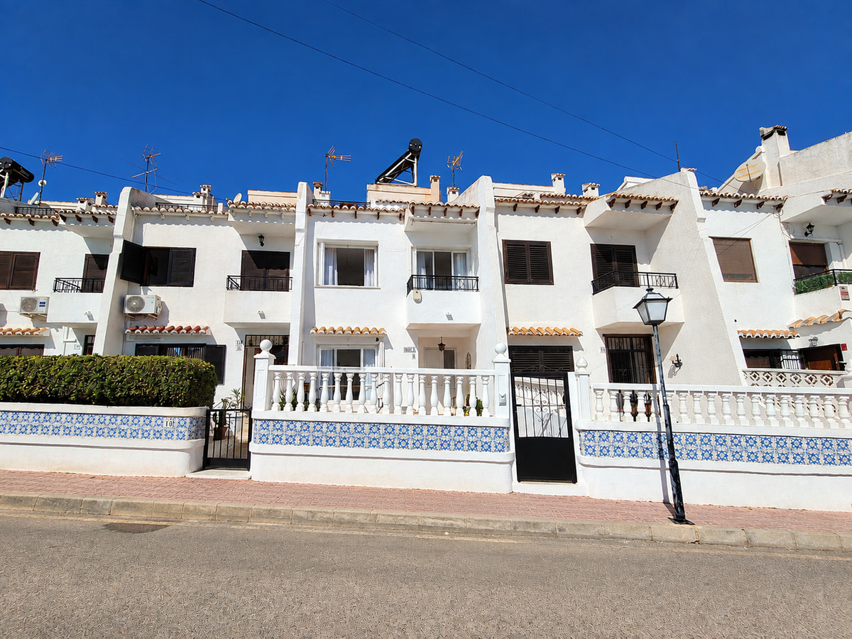 For sale - 3 Bedroom 2 Bathroom House - Townhouse in Orihuela - Los Balcones  - Alicante