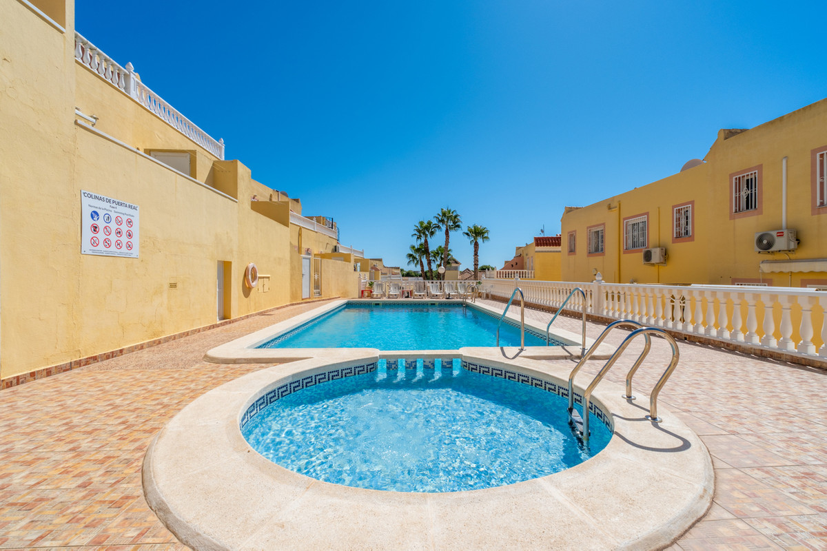 For sale - 2 Bedroom 2 Bathroom House - Townhouse in Orihuela - Villamartin  - Alicante