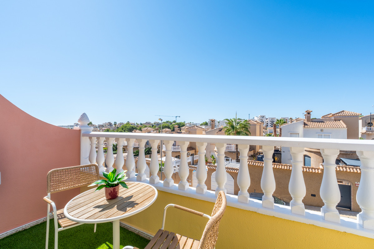 For sale - 2 Bedroom 2 Bathroom House - Townhouse in Orihuela - Villamartin  - Alicante