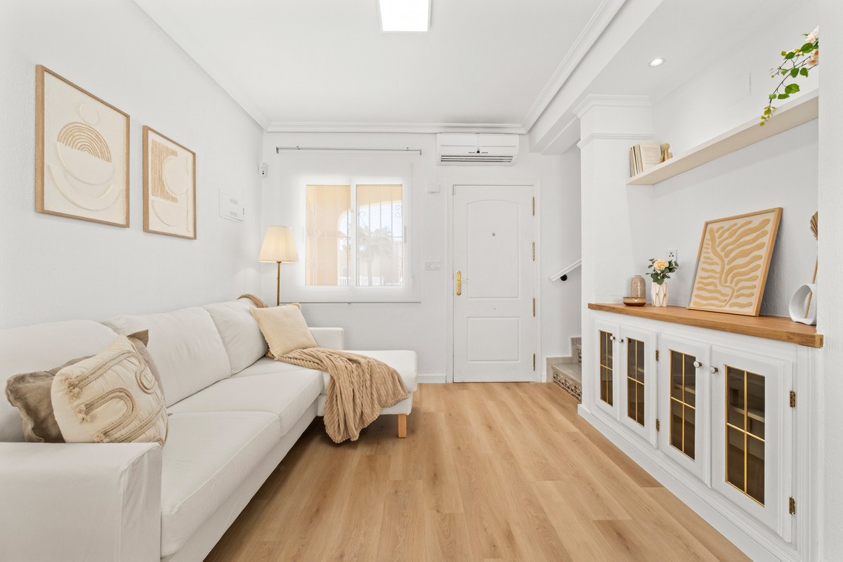 For sale - 2 Bedroom 2 Bathroom House - Townhouse in Orihuela - Villamartin  - Alicante