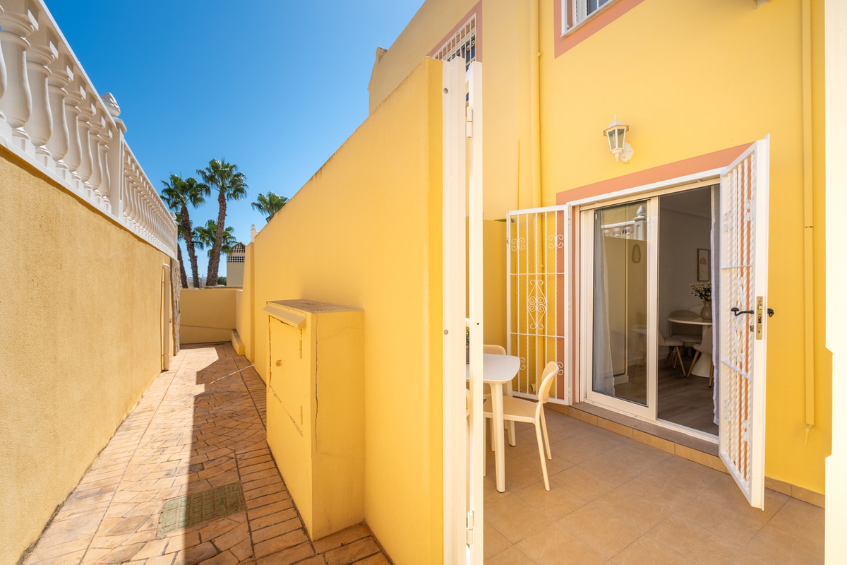 For sale - 2 Bedroom 2 Bathroom House - Townhouse in Orihuela - Villamartin  - Alicante
