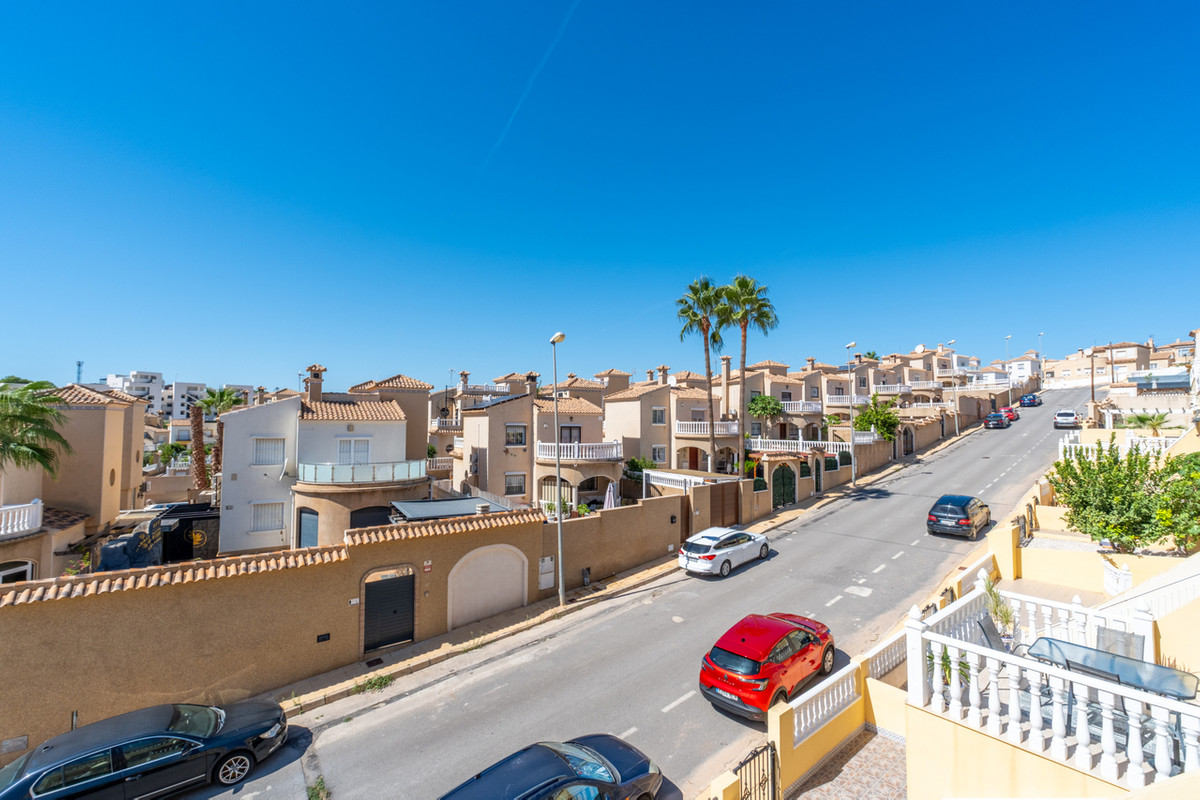 For sale - 2 Bedroom 2 Bathroom House - Townhouse in Orihuela - Villamartin  - Alicante