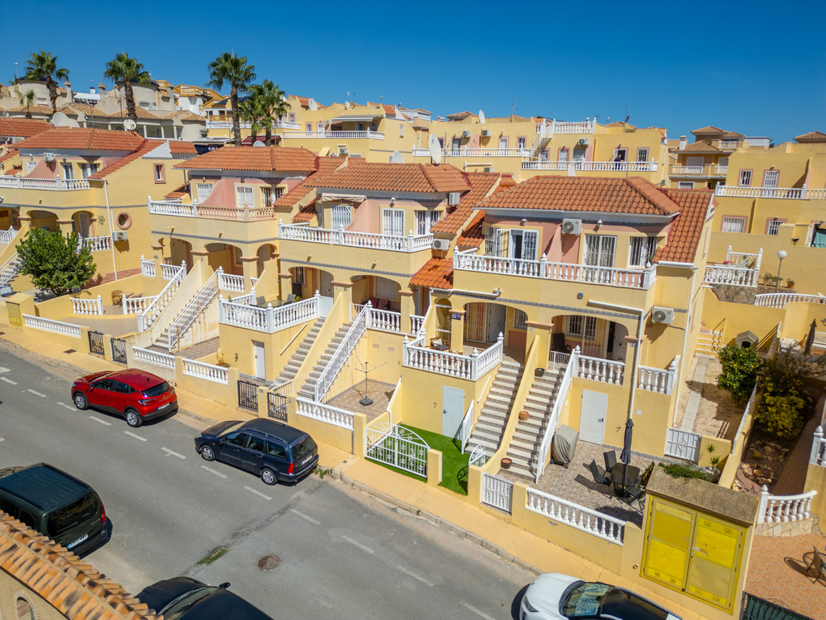 For sale - 2 Bedroom 2 Bathroom House - Townhouse in Orihuela - Villamartin  - Alicante