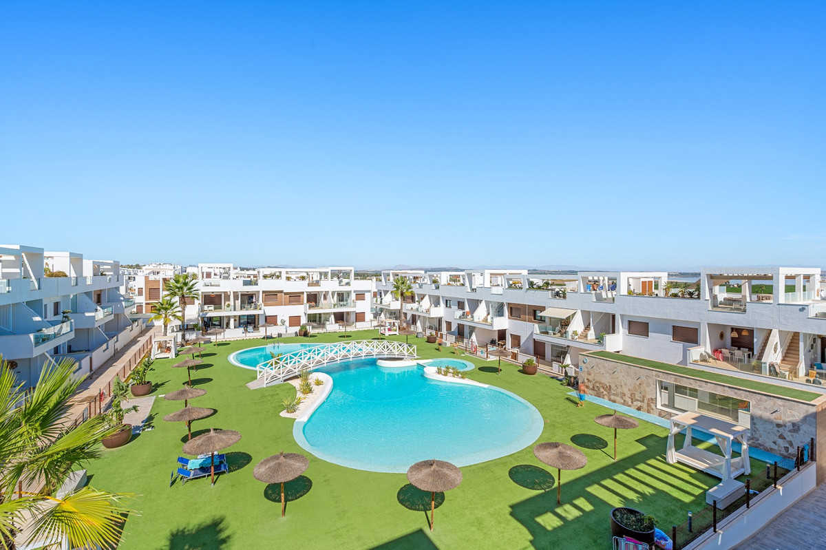 For sale - 2 Bedroom 2 Bathroom Apartment - Penthouse in Torrevieja - Torrevieja Centro  - Alicante