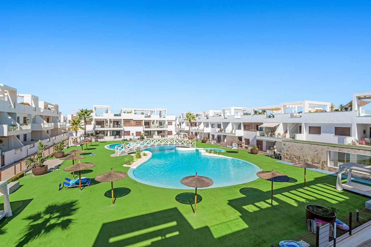 For sale - 2 Bedroom 2 Bathroom Apartment - Penthouse in Torrevieja - Torrevieja Centro  - Alicante