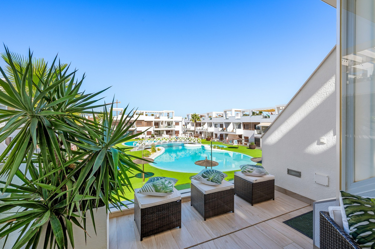 For sale - 2 Bedroom 2 Bathroom Apartment - Penthouse in Torrevieja - Torrevieja Centro  - Alicante