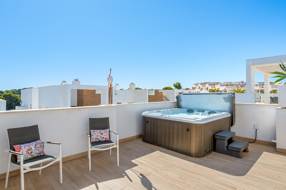 For sale - 2 Bedroom 2 Bathroom Apartment - Penthouse in Torrevieja - Torrevieja Centro  - Alicante