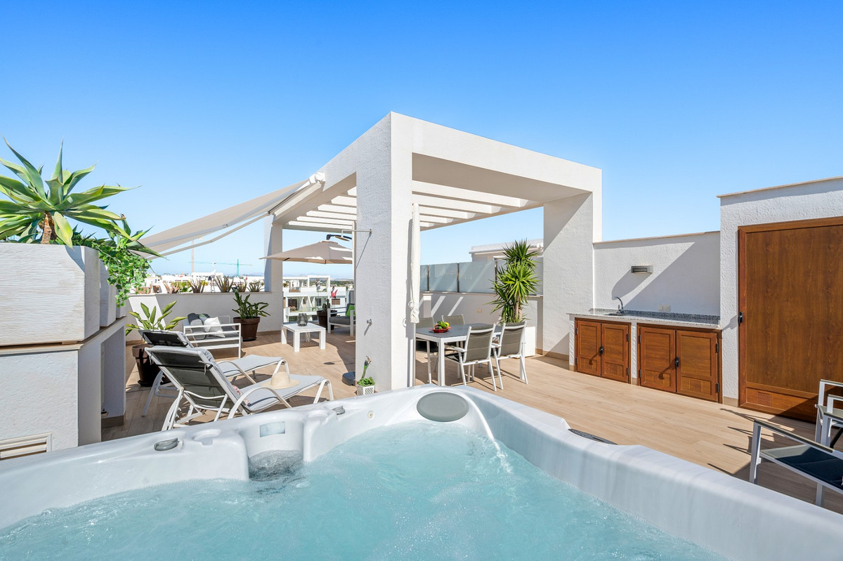 For sale - 2 Bedroom 2 Bathroom Apartment - Penthouse in Torrevieja - Torrevieja Centro  - Alicante