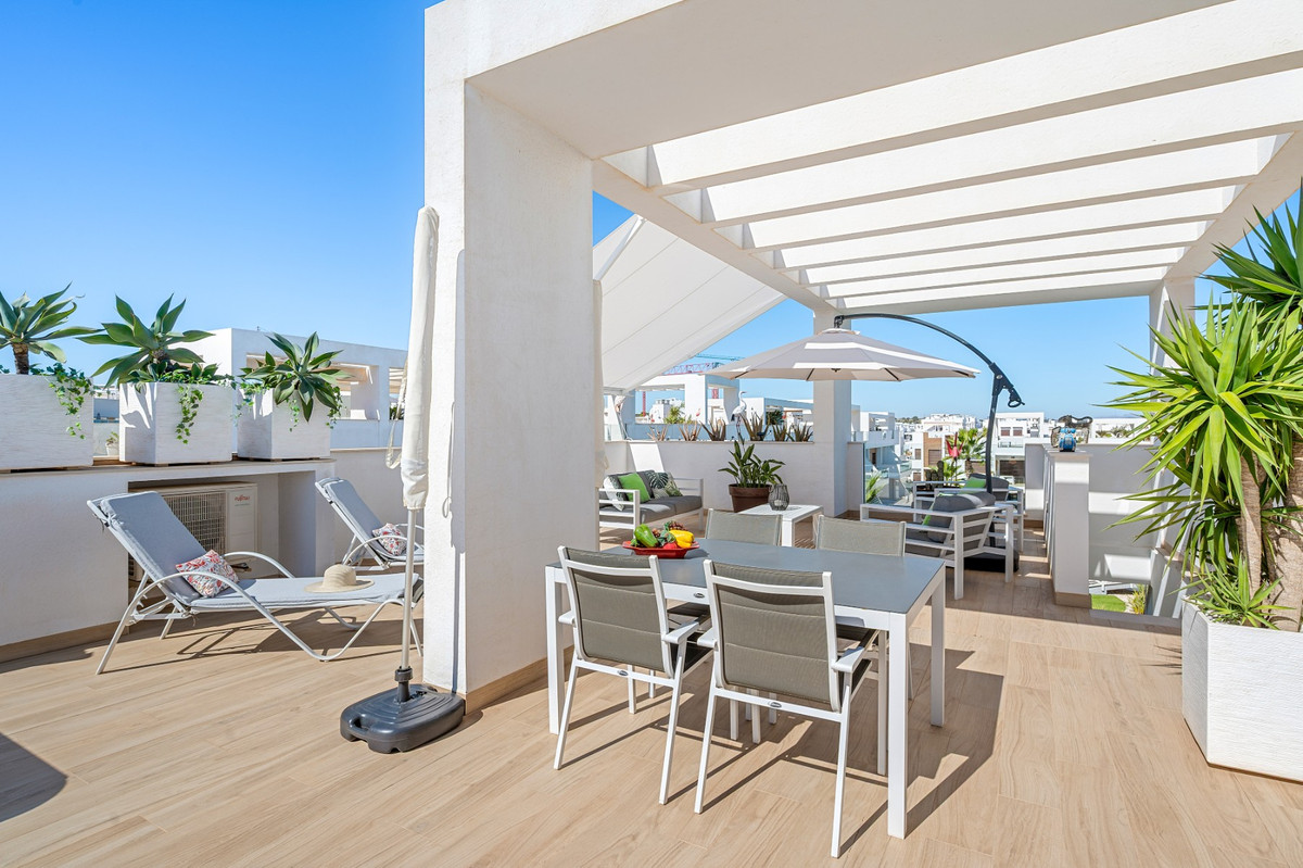 For sale - 2 Bedroom 2 Bathroom Apartment - Penthouse in Torrevieja - Torrevieja Centro  - Alicante