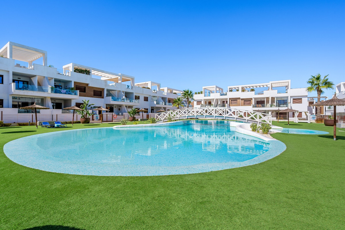 For sale - 2 Bedroom 2 Bathroom Apartment - Penthouse in Torrevieja - Torrevieja Centro  - Alicante