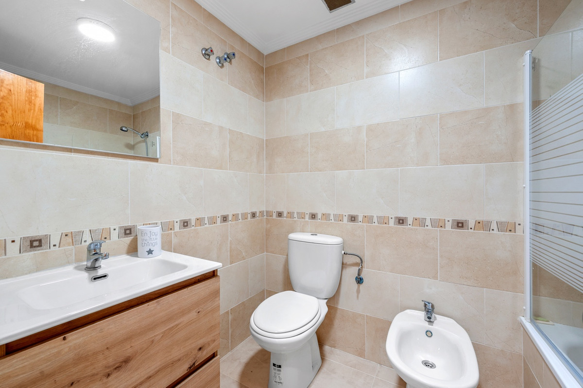 For sale - 3 Bedroom 2 Bathroom Apartment - Middle Floor Apartment in Orihuela - Orihuela Costa  - Alicante