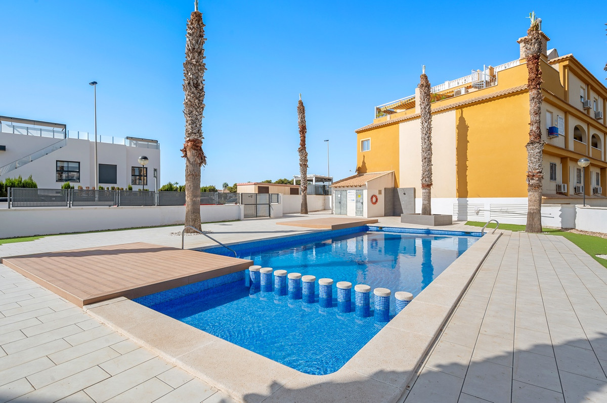 For sale - 3 Bedroom 2 Bathroom Apartment - Middle Floor Apartment in Orihuela - Orihuela Costa  - Alicante