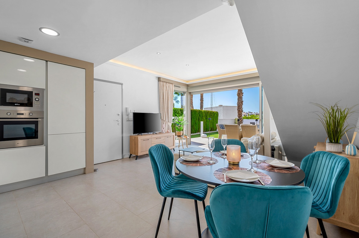 For sale - 3 Bedroom 3 Bathroom House - Detached Villa in Orihuela - Villamartin  - Alicante