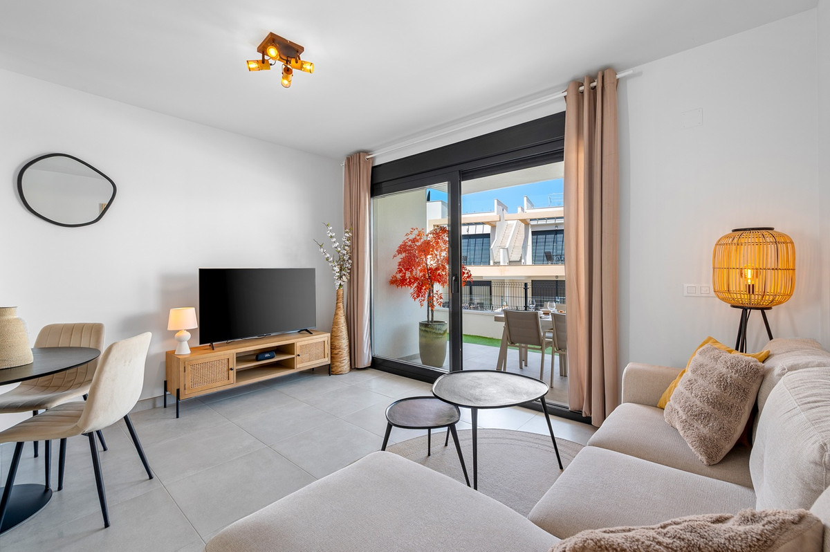 For sale - 2 Bedroom 2 Bathroom Apartment - Ground Floor Apartment in Orihuela - Villamartin  - Alicante