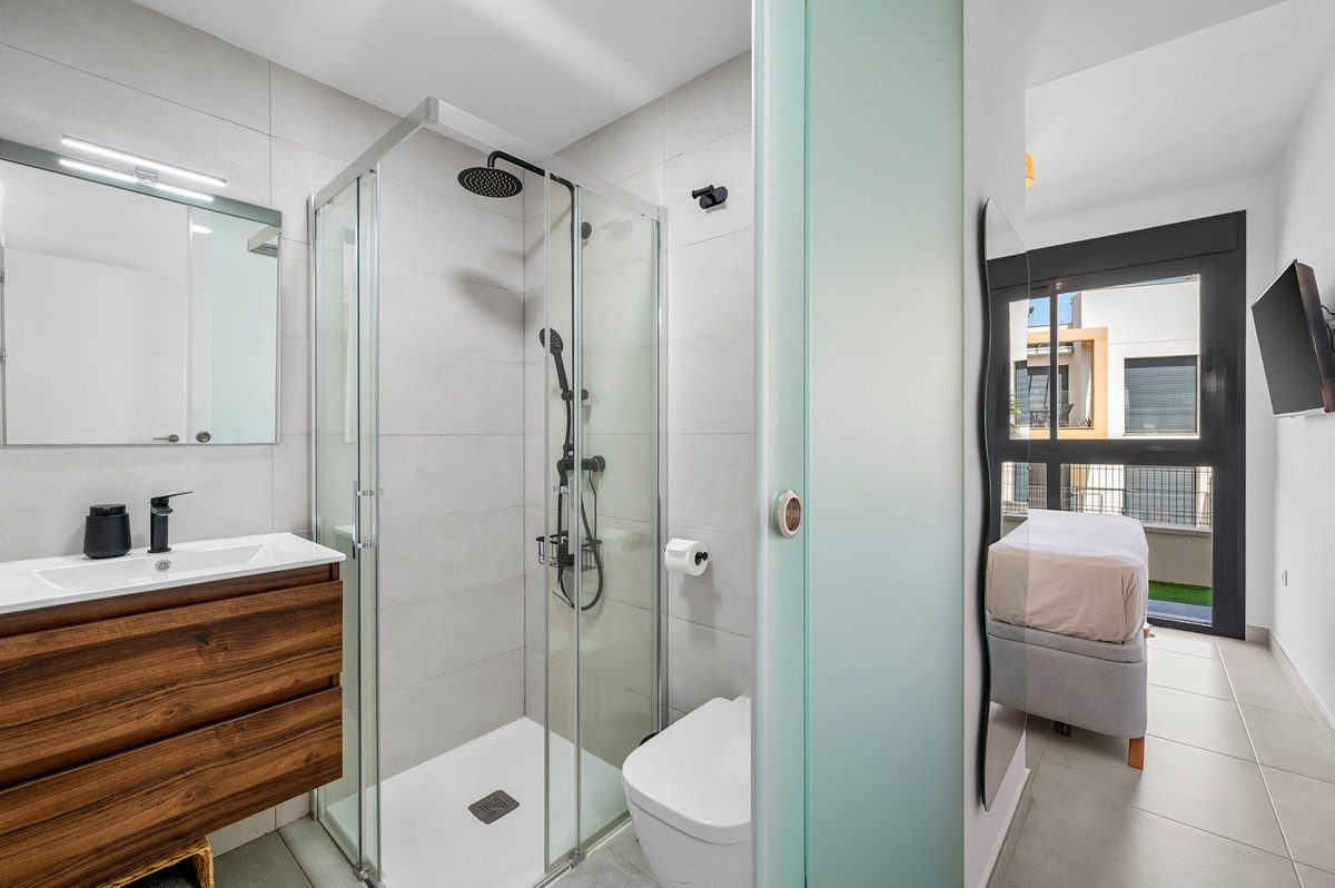 For sale - 2 Bedroom 2 Bathroom Apartment - Ground Floor Apartment in Orihuela - Villamartin  - Alicante