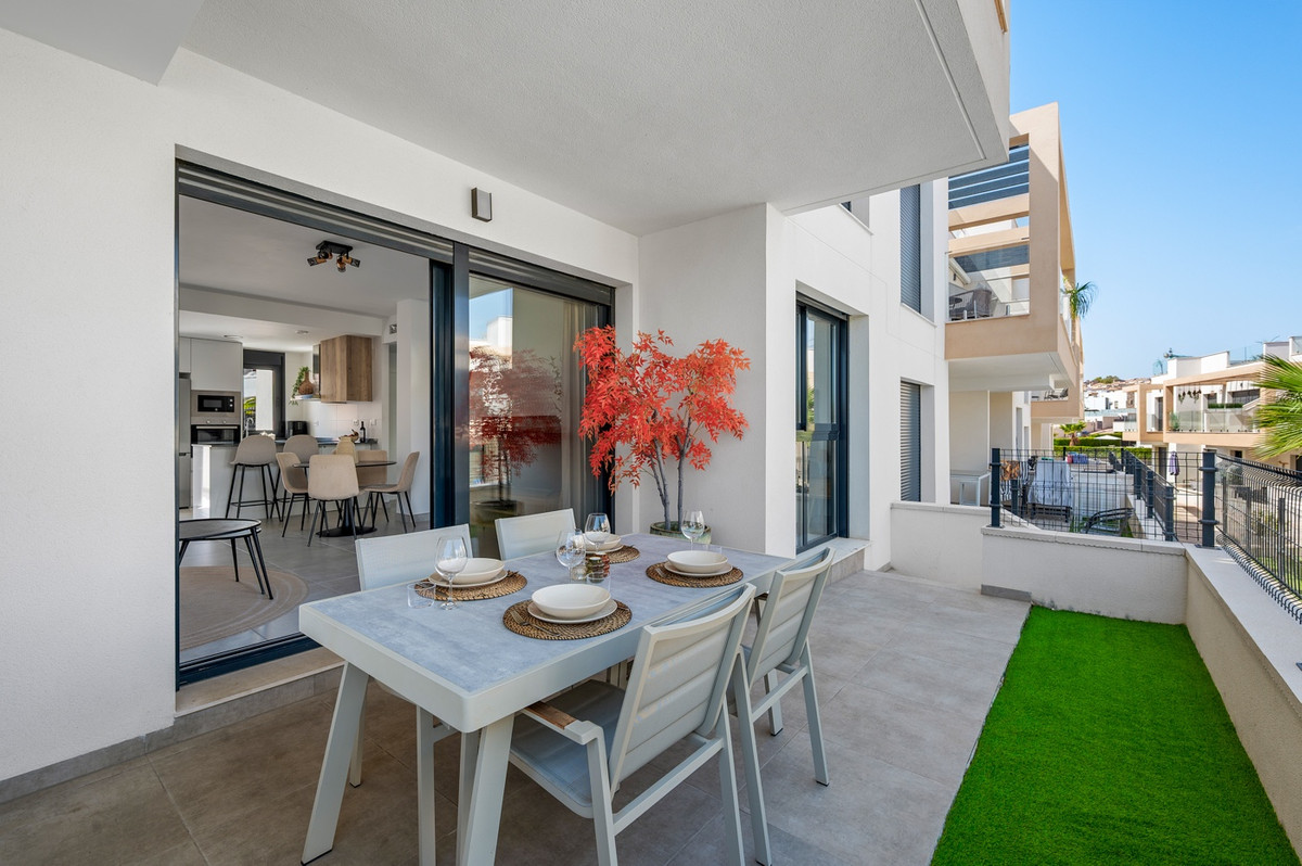 For sale - 2 Bedroom 2 Bathroom Apartment - Ground Floor Apartment in Orihuela - Villamartin  - Alicante