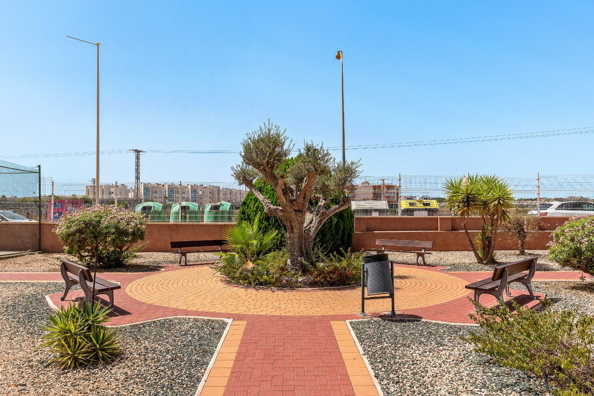 For sale - 2 Bedroom 2 Bathroom Apartment - Middle Floor Apartment in Orihuela - Playa Flamenca  - Alicante